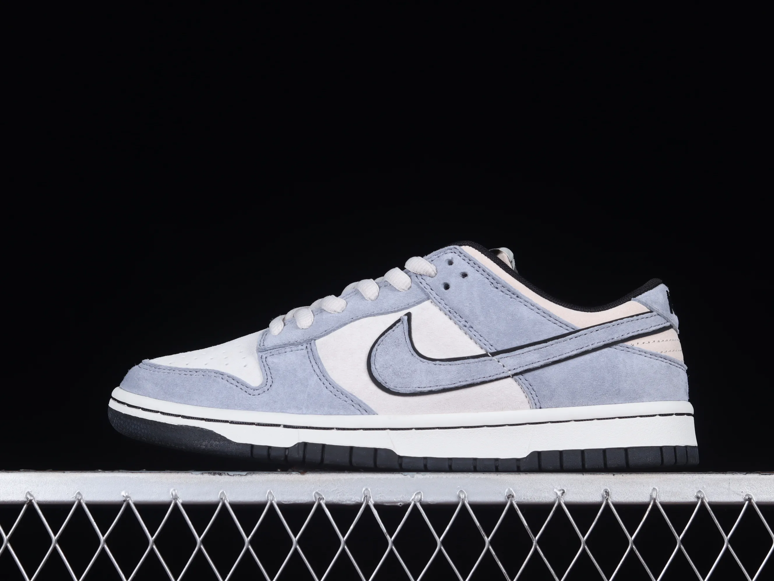 All Categories Nk SB Dunk Series Nk SB Dunk Low Low-top sneakers Otomo Katsuhiro x Nk SB Dunk Low "Steamboy OST" Otomo Katsuhiro co-branded SB low-top sports and leisure sneakers LF0039-026